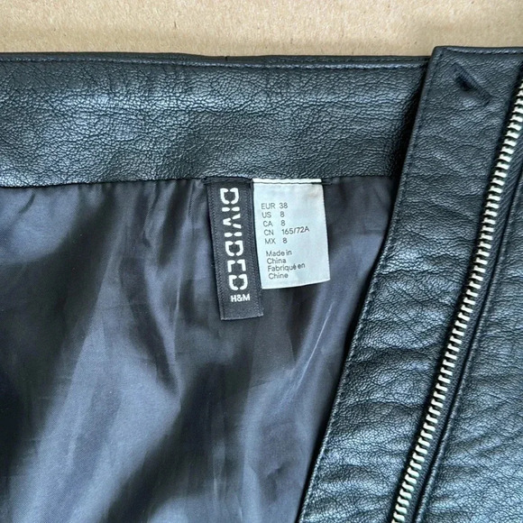 Divided by H&M Women Black Faux Leather With Embroidered Flowers Skirt Sz 8 - Picture 5 of 8